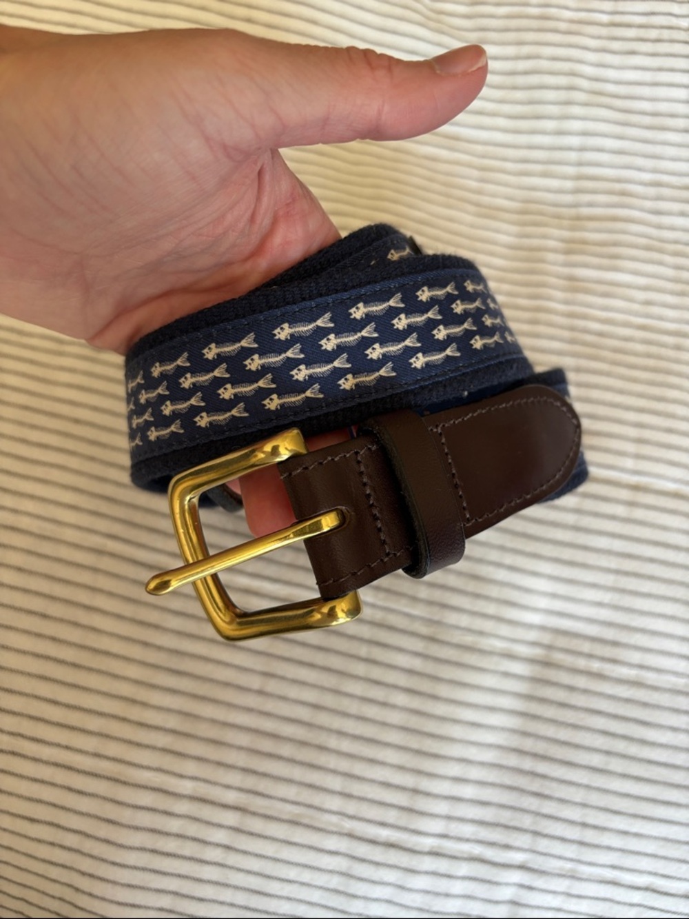 NWOT Vineyard Vines Navy Fish Pattern Men's Belt with Brown Leather Trim